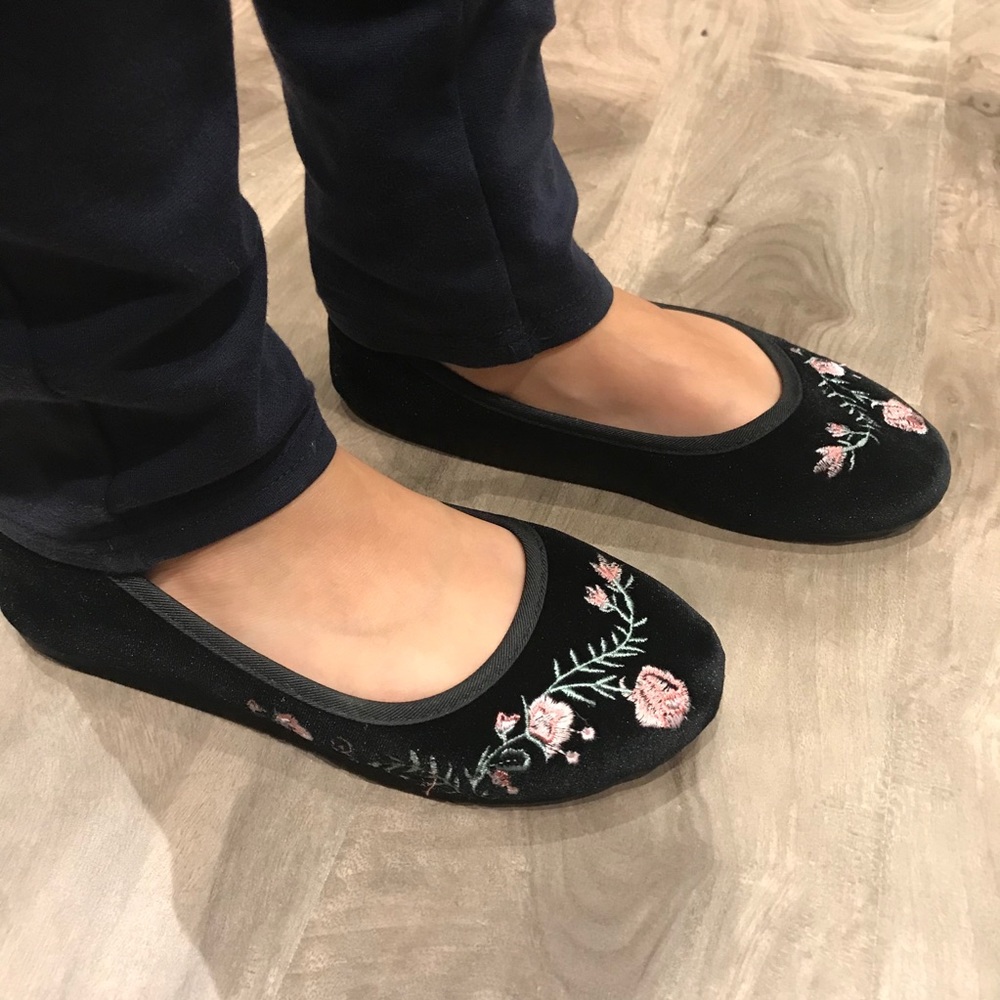 VELVET Floral embroidered ballet flats - like NEW - Picture 8 of 8